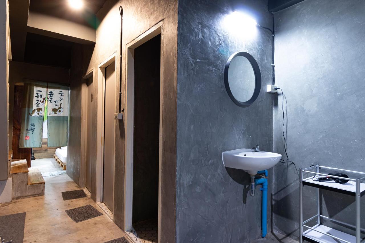 The Beds Ever Hostel (Adults Only) กรุงเทพมหานคร ภายนอก รูปภาพ