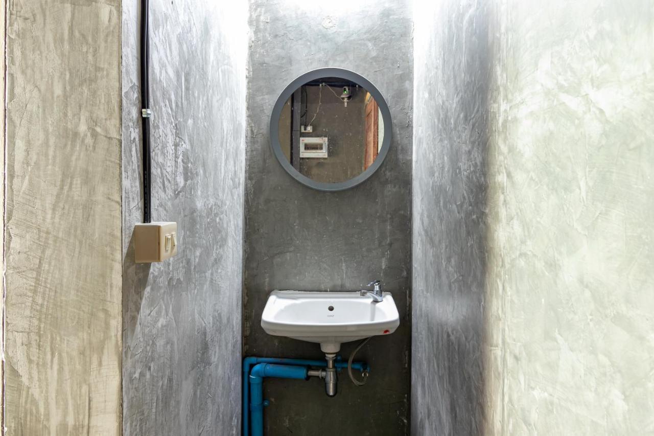 The Beds Ever Hostel (Adults Only) กรุงเทพมหานคร ภายนอก รูปภาพ