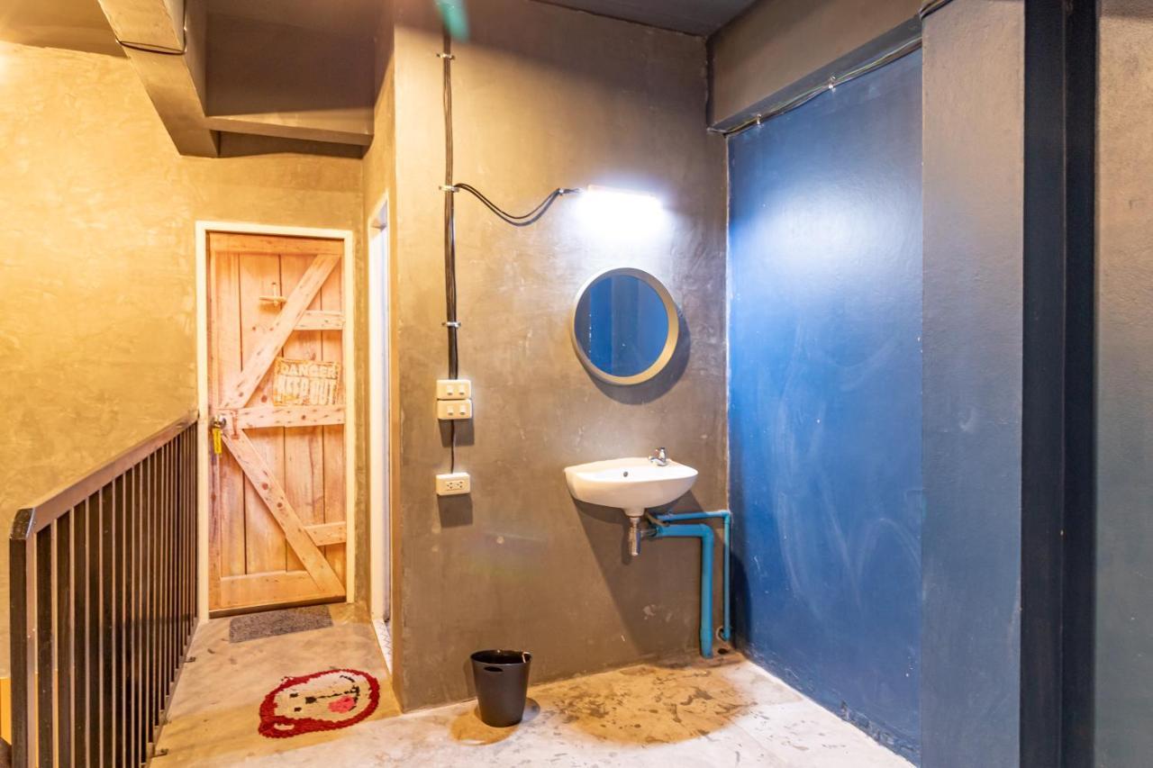 The Beds Ever Hostel (Adults Only) กรุงเทพมหานคร ภายนอก รูปภาพ