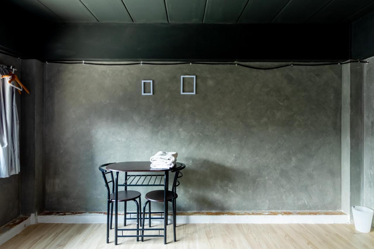 The Beds Ever Hostel (Adults Only) กรุงเทพมหานคร ภายนอก รูปภาพ