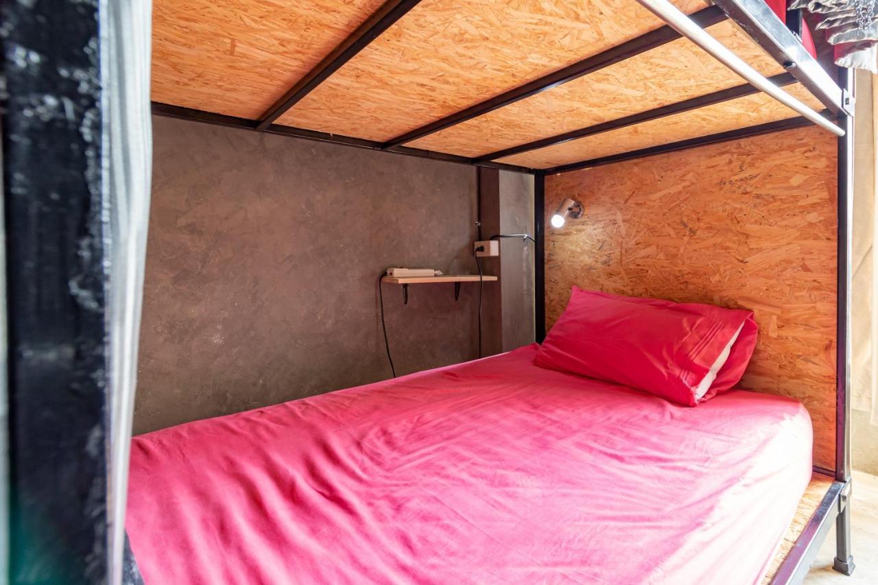 The Beds Ever Hostel (Adults Only) กรุงเทพมหานคร ภายนอก รูปภาพ