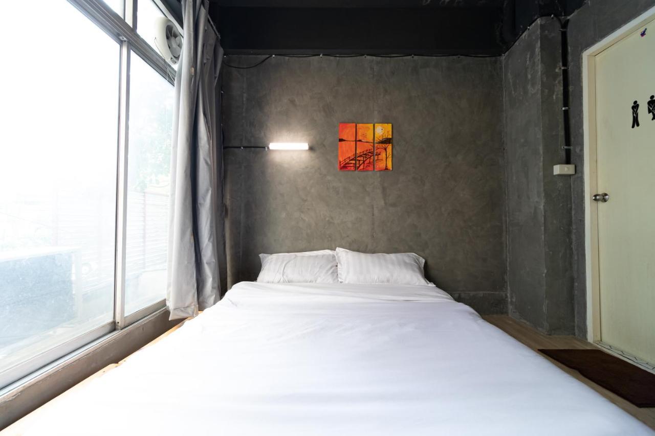The Beds Ever Hostel (Adults Only) กรุงเทพมหานคร ภายนอก รูปภาพ