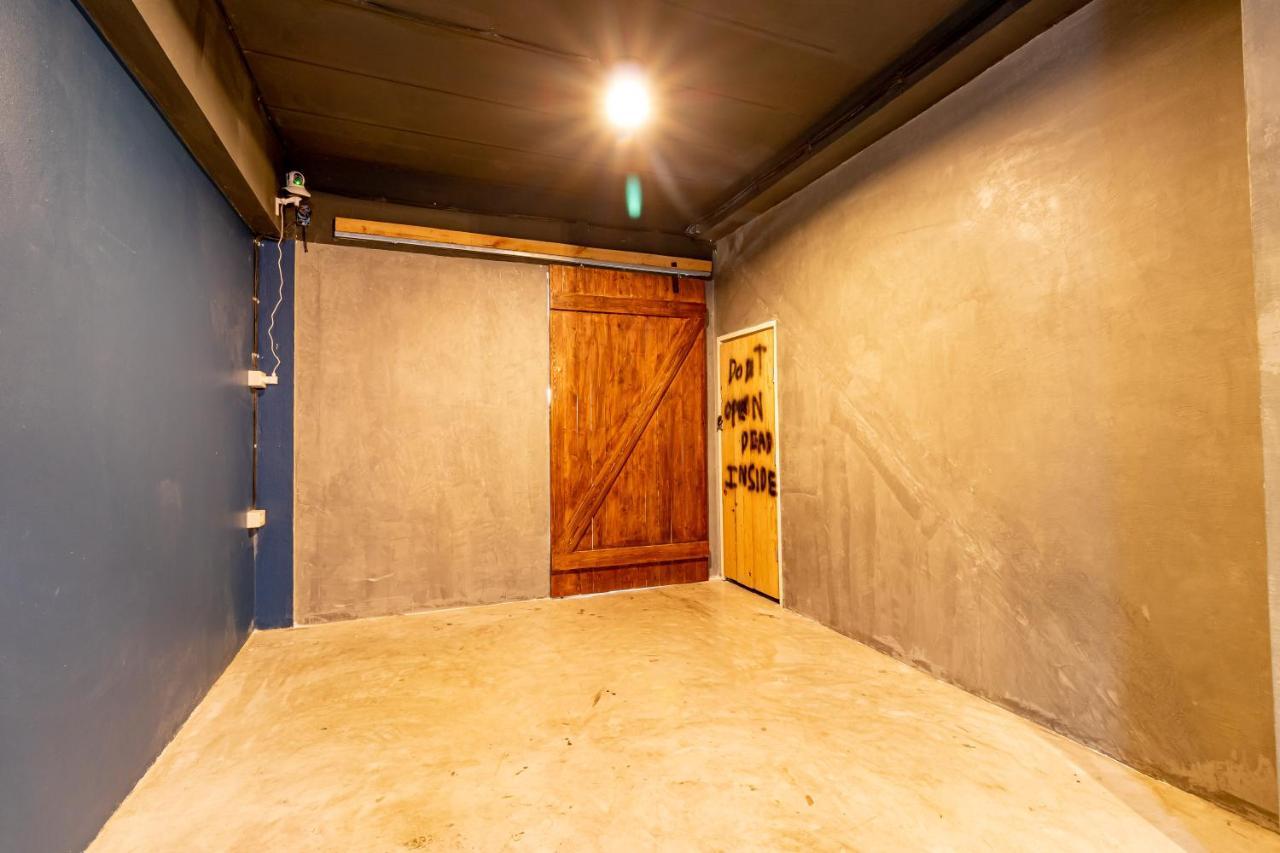 The Beds Ever Hostel (Adults Only) กรุงเทพมหานคร ภายนอก รูปภาพ