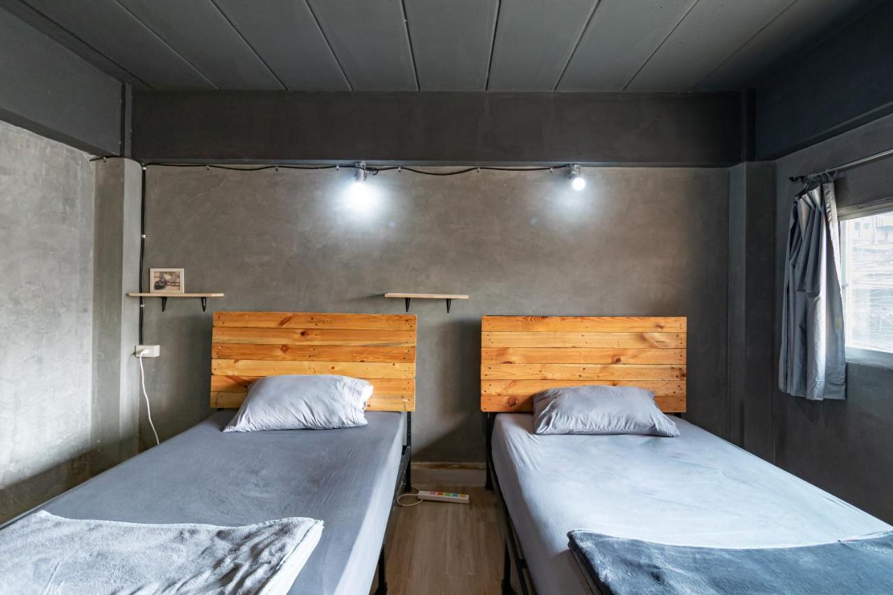 The Beds Ever Hostel (Adults Only) กรุงเทพมหานคร ภายนอก รูปภาพ