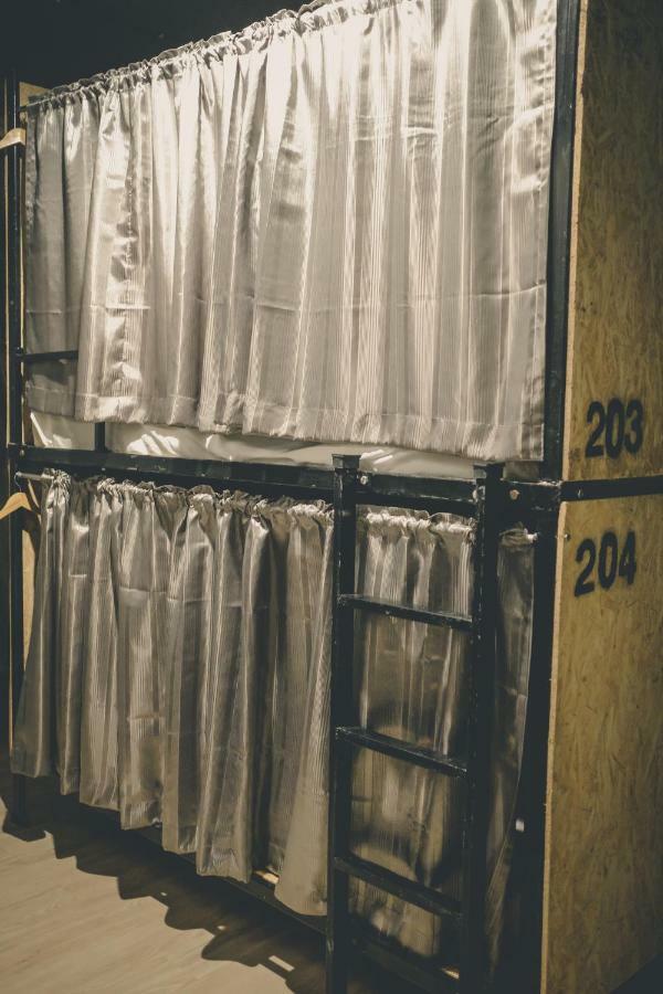 The Beds Ever Hostel (Adults Only) กรุงเทพมหานคร ภายนอก รูปภาพ
