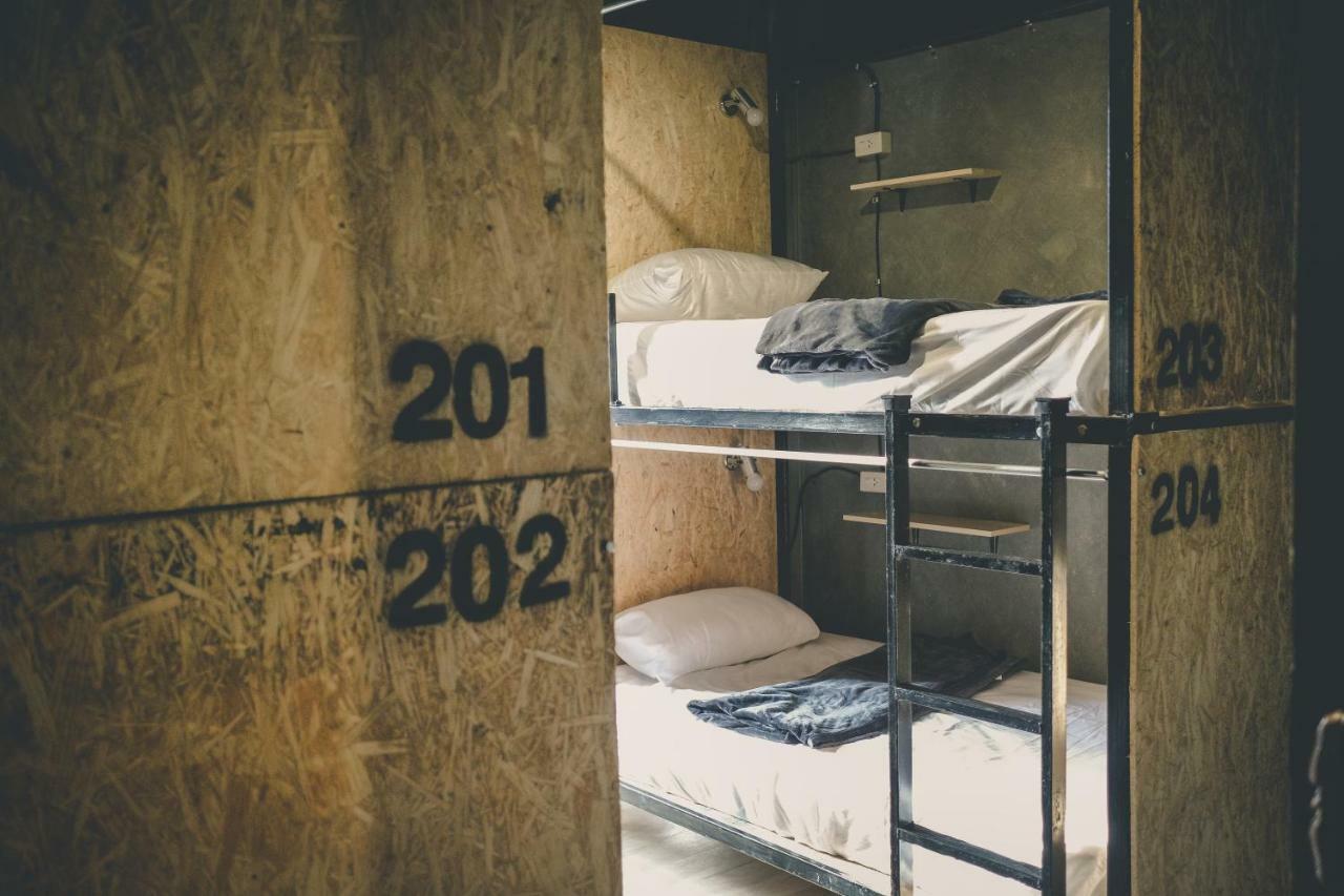 The Beds Ever Hostel (Adults Only) กรุงเทพมหานคร ภายนอก รูปภาพ