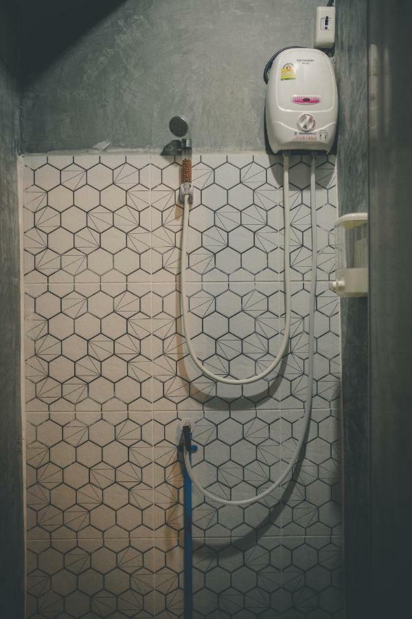 The Beds Ever Hostel (Adults Only) กรุงเทพมหานคร ภายนอก รูปภาพ