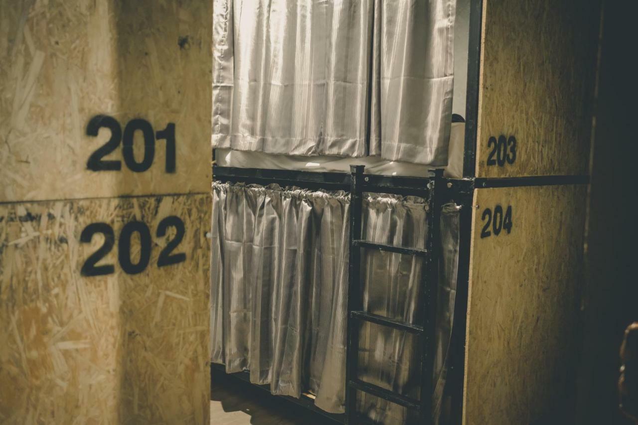 The Beds Ever Hostel (Adults Only) กรุงเทพมหานคร ภายนอก รูปภาพ