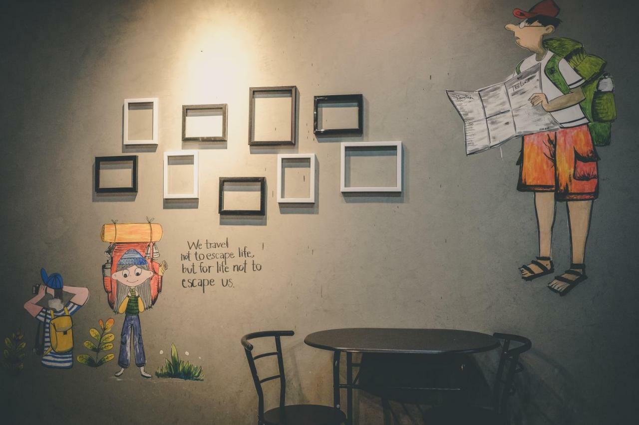 The Beds Ever Hostel (Adults Only) กรุงเทพมหานคร ภายนอก รูปภาพ