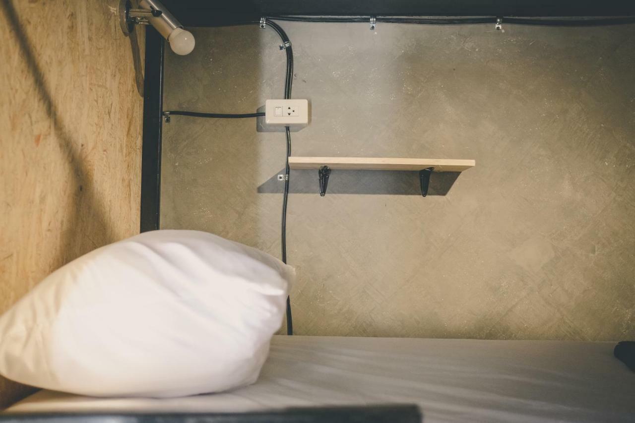 The Beds Ever Hostel (Adults Only) กรุงเทพมหานคร ภายนอก รูปภาพ