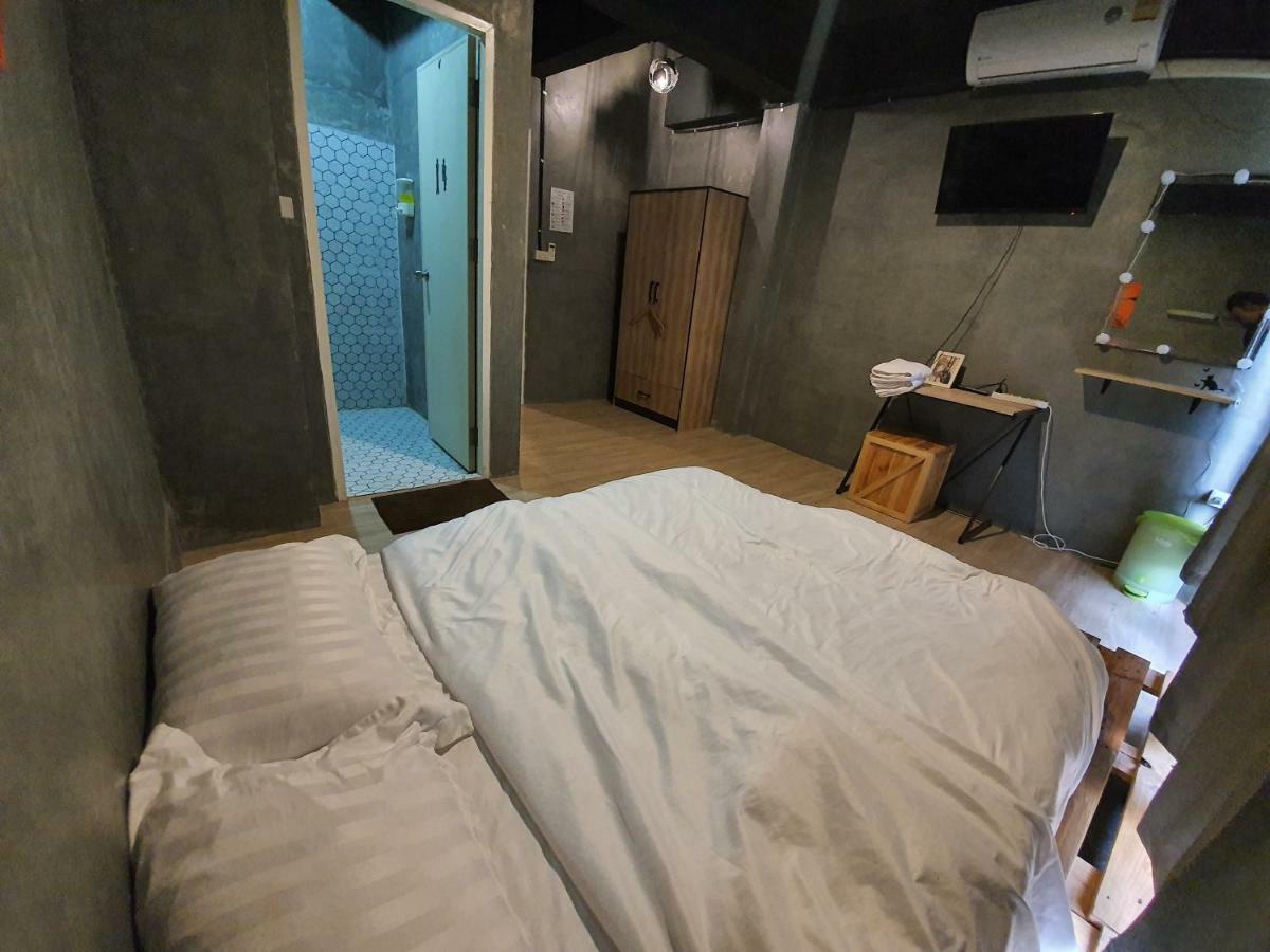 The Beds Ever Hostel (Adults Only) กรุงเทพมหานคร ภายนอก รูปภาพ